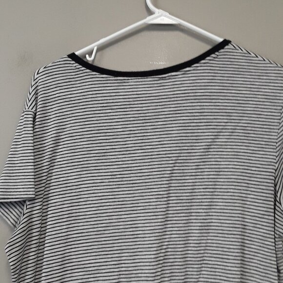 EXPRESS Black Stripe Short Sleeve Graphic Top - Picture 8 of 8